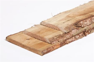 Schaaldelen worden vaak toegepast voor een gepotdekselde wand van bijvoorbeeld kapschuren en tuinhuizen. Maar ook als enkele plank geeft het een karakteristiek beeld aan een omheining of erfafscheiding. De delen worden gezaagd uit stammen Lariks. De breedte van de plank is gemiddeld ca. 17,5 cm, maar kan makkelijk variëren tussen 15 en 25 cm.